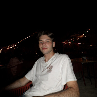 Jaro zoekt een Kamer / Appartement / Huurwoning / Studio in Amsterdam