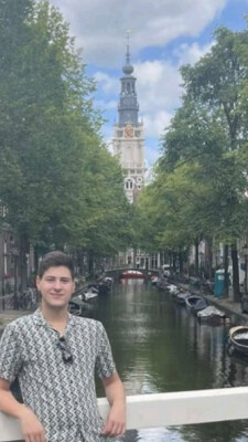 Viktor zoekt een Kamer / Appartement / Huurwoning / Studio / Woonboot in Amsterdam