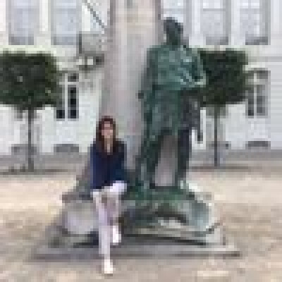 Yusra zoekt een Kamer / Appartement / Huurwoning in Amsterdam