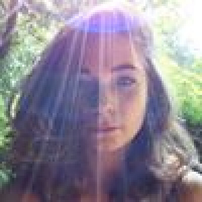 Nuria zoekt een Kamer / Appartement / Huurwoning / Studio / Woonboot in Amsterdam