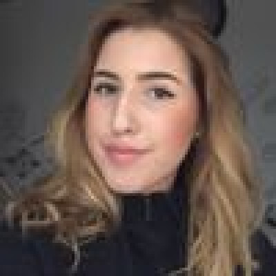 Nora  zoekt een Studio in Amsterdam