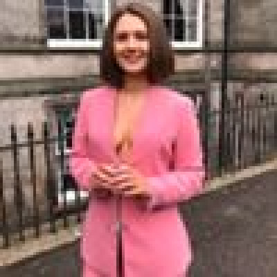 Erin  zoekt een Kamer / Appartement / Huurwoning / Studio / Woonboot in Amsterdam