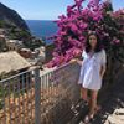 Victoria  zoekt een Kamer / Appartement / Huurwoning / Studio in Amsterdam