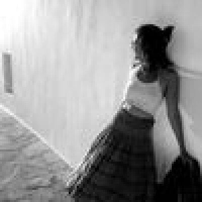 Niki zoekt een Kamer / Huurwoning / Studio / Woonboot in Amsterdam