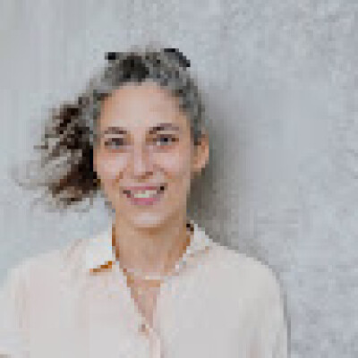 Anna zoekt een Kamer / Appartement / Huurwoning / Studio / Woonboot in Amsterdam