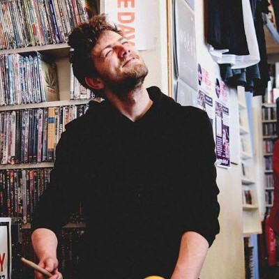 Niels zoekt een Kamer / Appartement / Huurwoning in Amsterdam