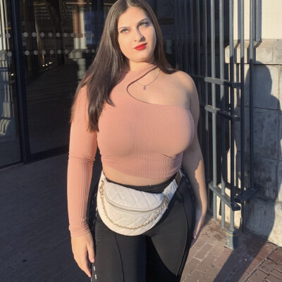 Zena zoekt een Appartement / Huurwoning / Studio in Amsterdam