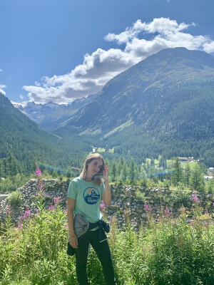 Sara zoekt een Kamer / Appartement / Huurwoning / Studio in Amsterdam