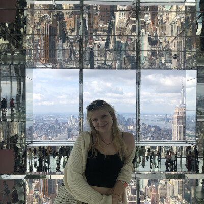 Laura zoekt een Kamer / Appartement / Huurwoning / Studio / Woonboot in Amsterdam