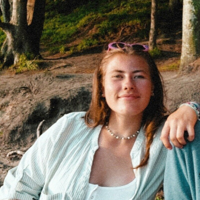 Helen  zoekt een Kamer / Appartement / Studio / Woonboot in Amsterdam