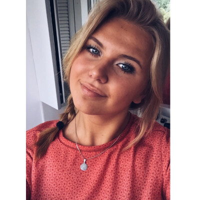 Anouk zoekt een Kamer / Appartement / Huurwoning / Woonboot in Amsterdam