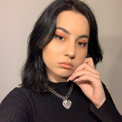 Amina zoekt een Kamer / Appartement / Huurwoning / Studio in Amsterdam