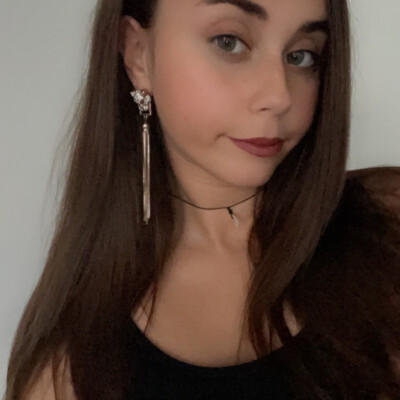 Ariana zoekt een Kamer / Appartement / Huurwoning / Studio / Woonboot in Amsterdam