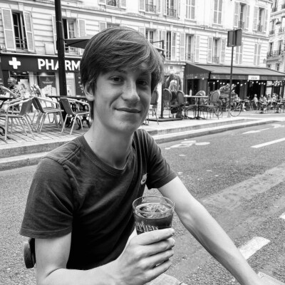 Seger zoekt een Kamer / Appartement / Huurwoning / Studio / Woonboot in Amsterdam