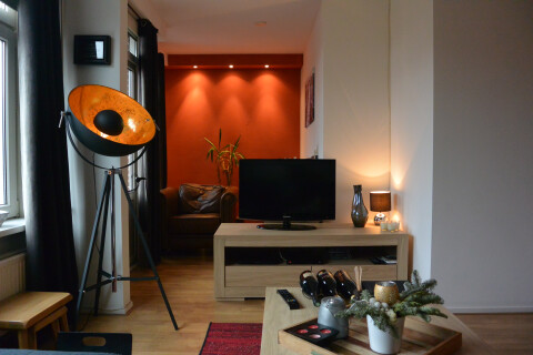 De bij de woon eetkamer getrokken zijkamer