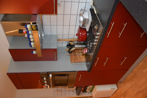 Keuken met ingebouwde  oven, vaatwasser en koelkast