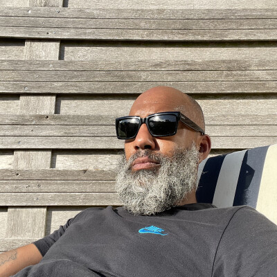 Jermaine zoekt een Appartement / Huurwoning / Studio / Woonboot in Amsterdam