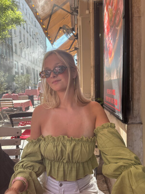 stephanie zoekt een Kamer / Appartement / Huurwoning / Studio in Amsterdam