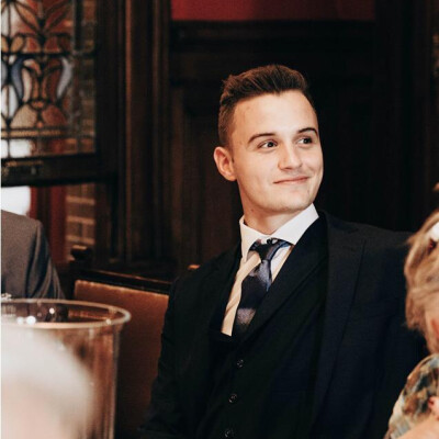 Tom zoekt een Appartement / Huurwoning / Studio / Woonboot in Amsterdam