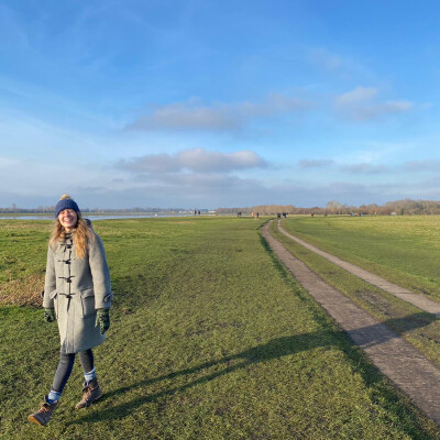 Sarah  zoekt een Kamer / Appartement / Huurwoning / Studio in Amsterdam