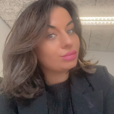 Samantha  zoekt een Appartement / Huurwoning / Studio in Amsterdam