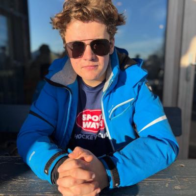 Jan zoekt een Kamer / Appartement / Huurwoning / Studio / Woonboot in Amsterdam