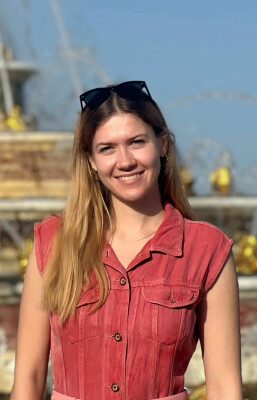 Alina zoekt een Kamer / Appartement / Huurwoning / Studio / Woonboot in Amsterdam