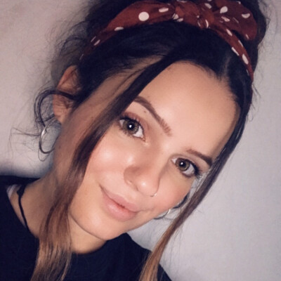 Ana  zoekt een Kamer / Appartement / Huurwoning / Studio / Woonboot in Amsterdam