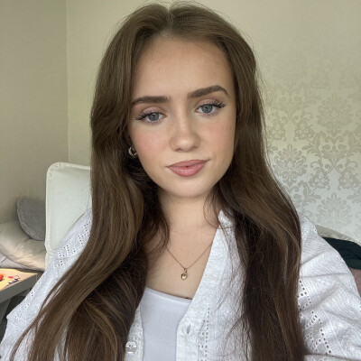 Anastasia zoekt een Kamer / Appartement / Huurwoning / Studio / Woonboot in Amsterdam