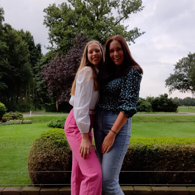 Eline zoekt een Kamer / Appartement / Huurwoning / Studio in Amsterdam