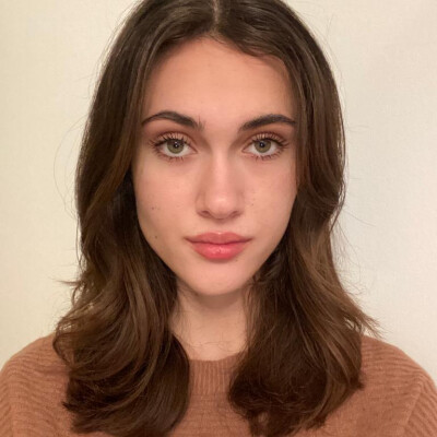 Miruna Ana zoekt een Kamer / Appartement / Huurwoning / Studio in Amsterdam