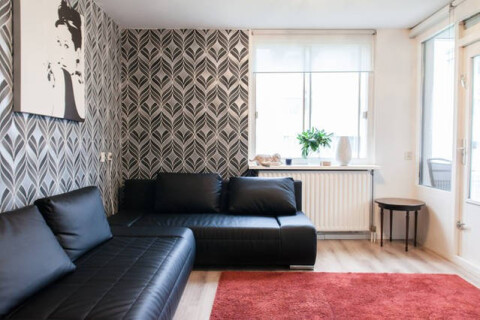 2 leather sofas, 1 of them is sofa bed 140/200 cm