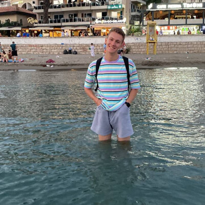 Alexander zoekt een Kamer / Appartement / Huurwoning / Studio in Amsterdam