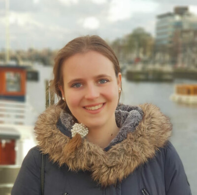 Eszter zoekt een Kamer / Appartement / Huurwoning / Studio / Woonboot in Amsterdam