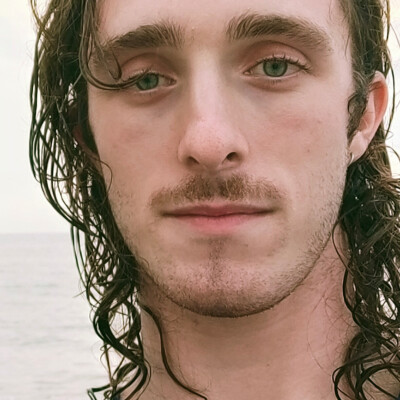 Charlie  zoekt een Kamer / Appartement / Huurwoning / Studio in Amsterdam