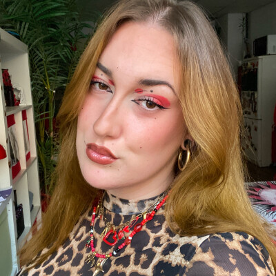 Andrea zoekt een Kamer / Appartement / Huurwoning / Studio / Woonboot in Amsterdam