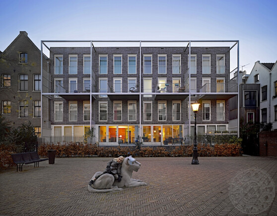 The apartment is located on a quiet square in the Weesperzijde Neighborhood. 
