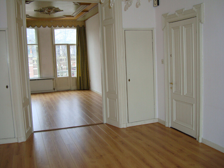 Voor- en achterkamer en suite. Frans balkon straatzijde